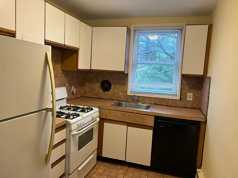 7339 Claridge Street — Photo 7