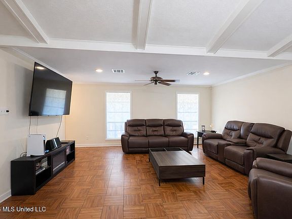 5th image of 1 Pecan Way