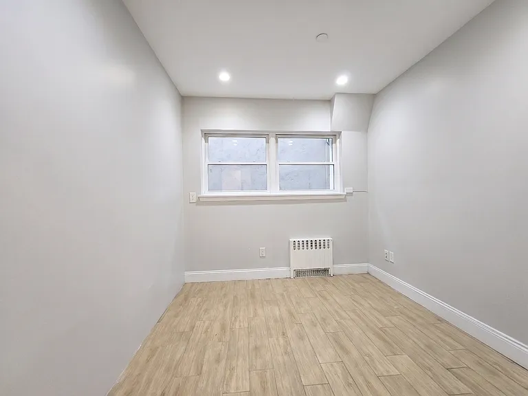 428 Hart St #1R — Photo 7
