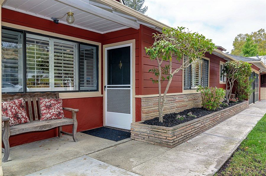 2nd image of 3329 Helen Ln