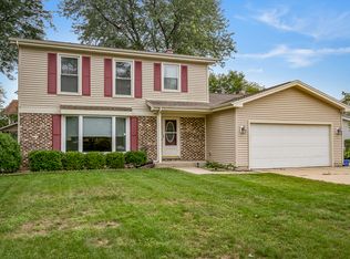1029 Abbey Dr, Crystal Lake, IL 60014