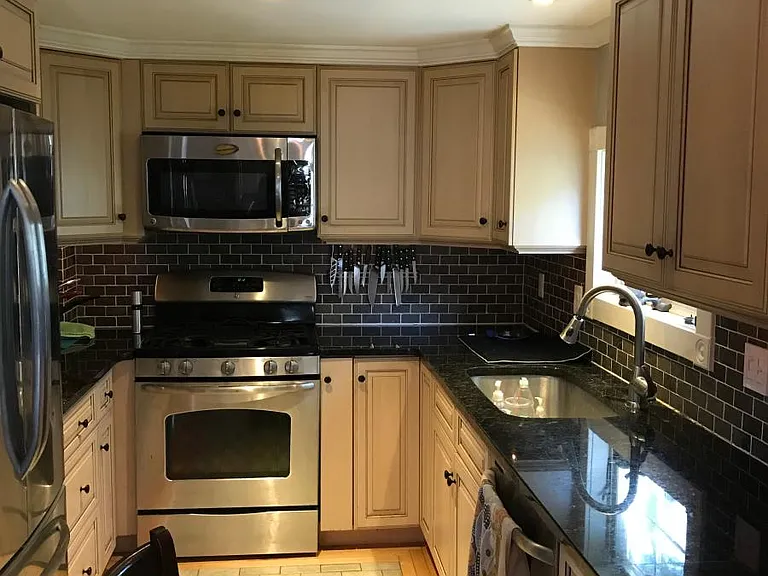 30 Byrnes St — Photo 2