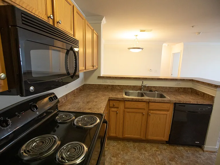 Featherstone Apartments at Kiln Creek — Photo 28