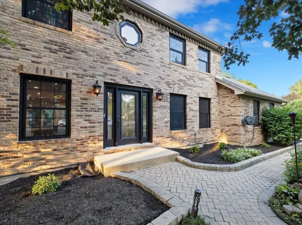 1500 Rapids Ct, Naperville, IL 60565