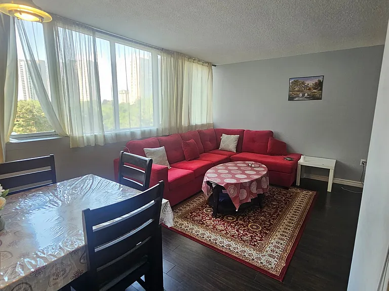 3590 Kaneff Cres #506 — Photo 4