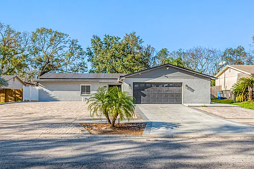 16324 Bonneville Dr Photo 1