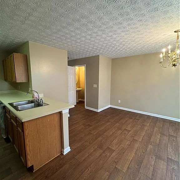 5869 Strathmoor Manor Cir — Photo 6