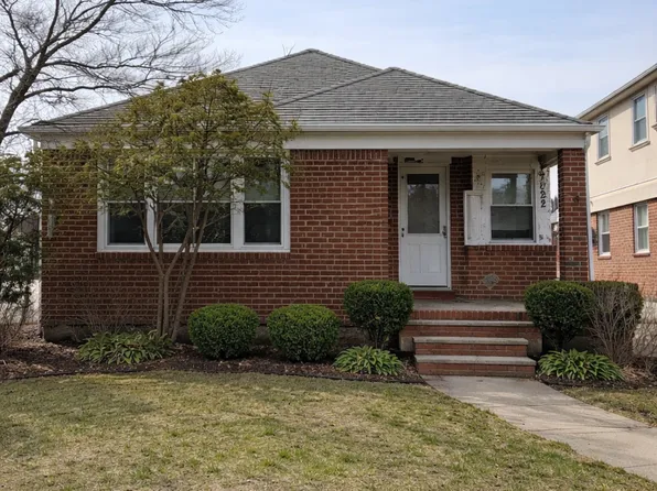 7622 250th St, Bellerose, NY 11426