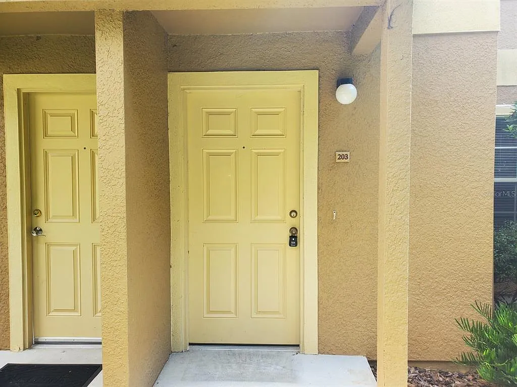 3 bed, 2.0 bath, 1097 sqft, $1,600 — Photo 2