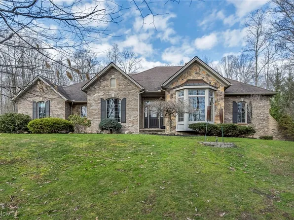 11446 Rolling Meadows Dr, Garrettsville, OH 44231