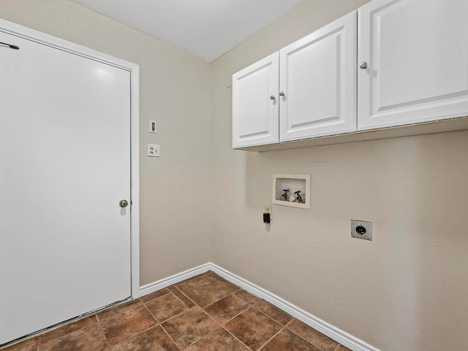3 bed, 1297 sqft, $2,250 — Photo 2