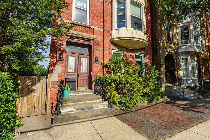 4th image of 331 3rd Street