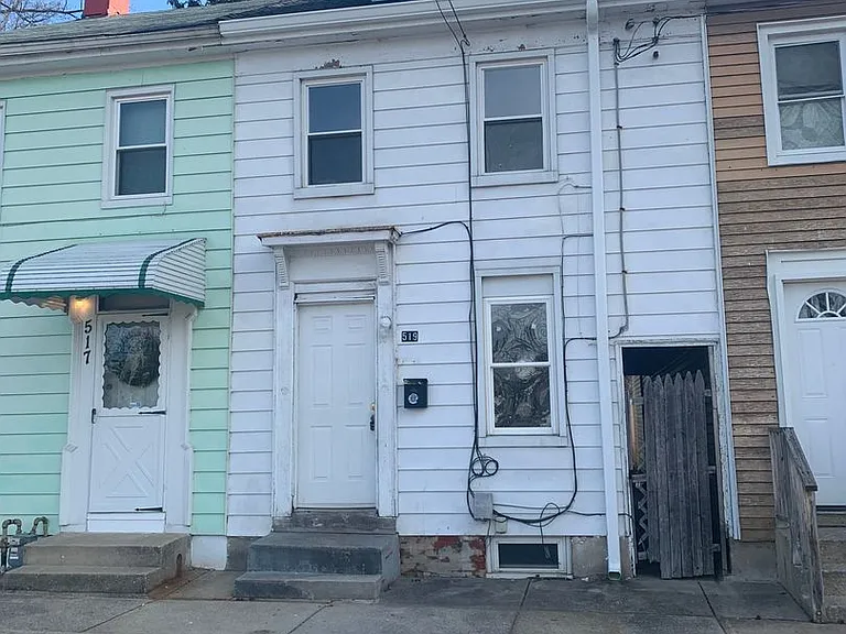519 McKenzie St — Photo 1