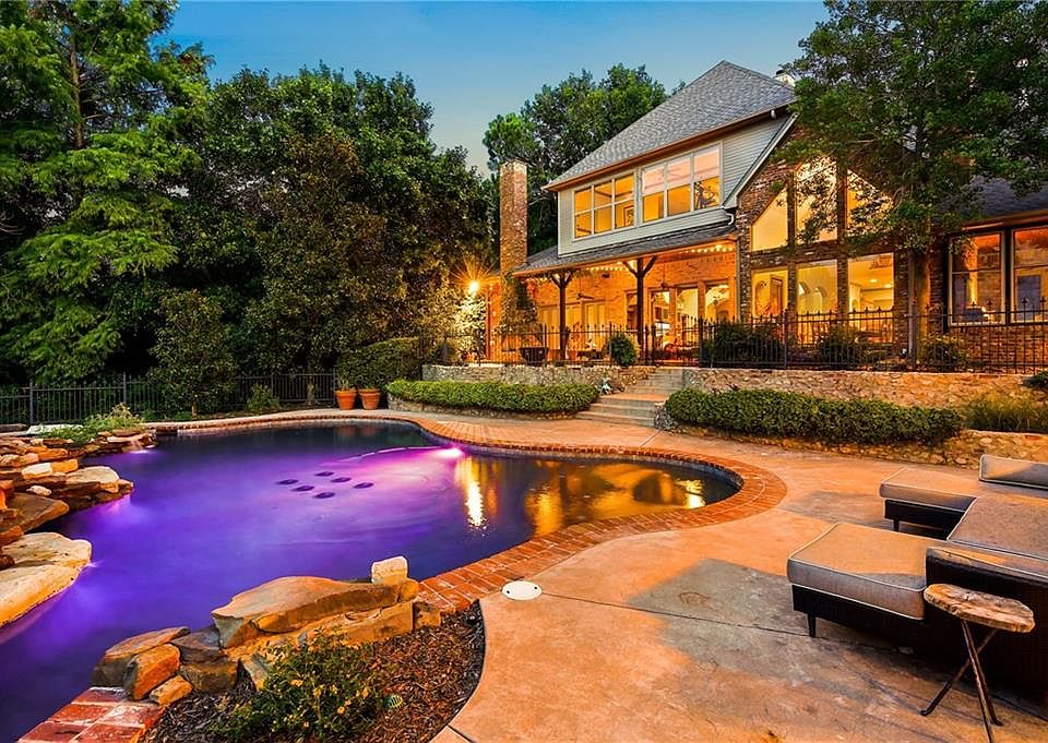 2nd image of 2130 Lakeridge Dr