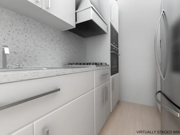 251 East 32nd Street image 3 of 15