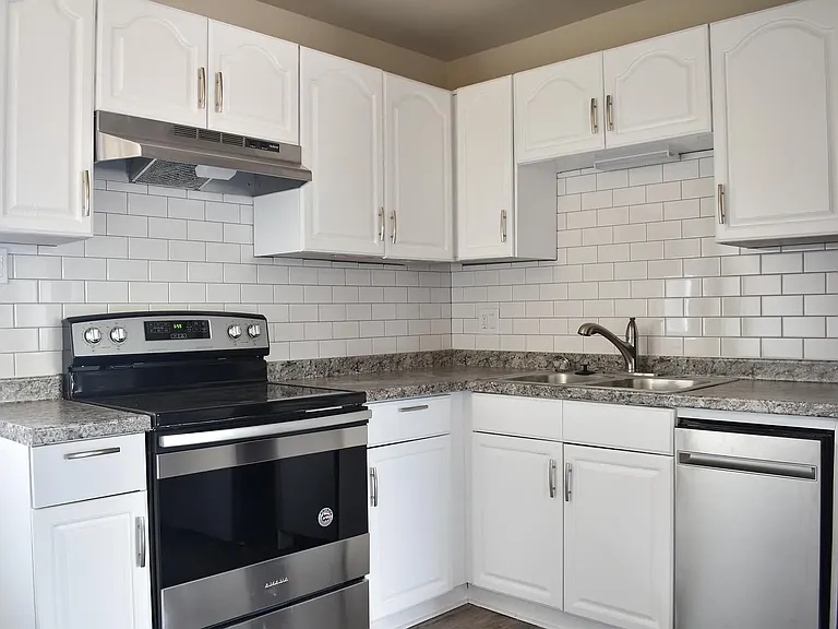 2545 King St #3 — Photo 11