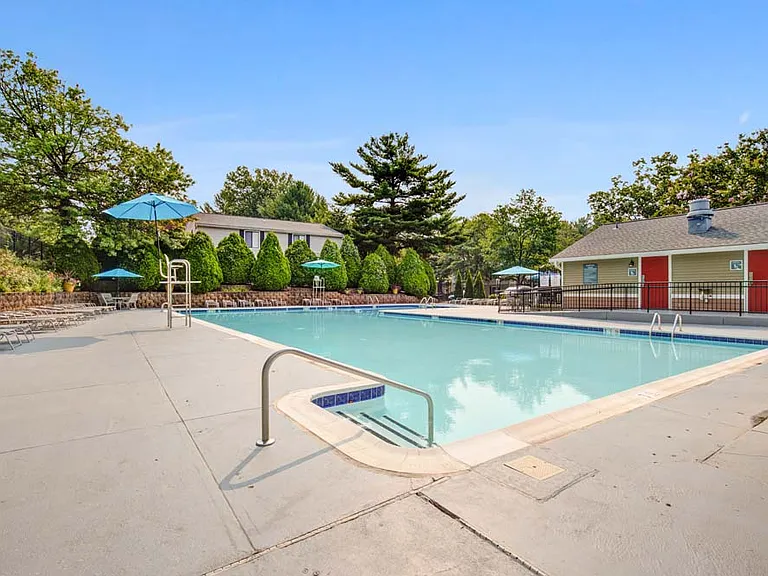 The Hamptons at Town Center Apartment Homes — Photo 19