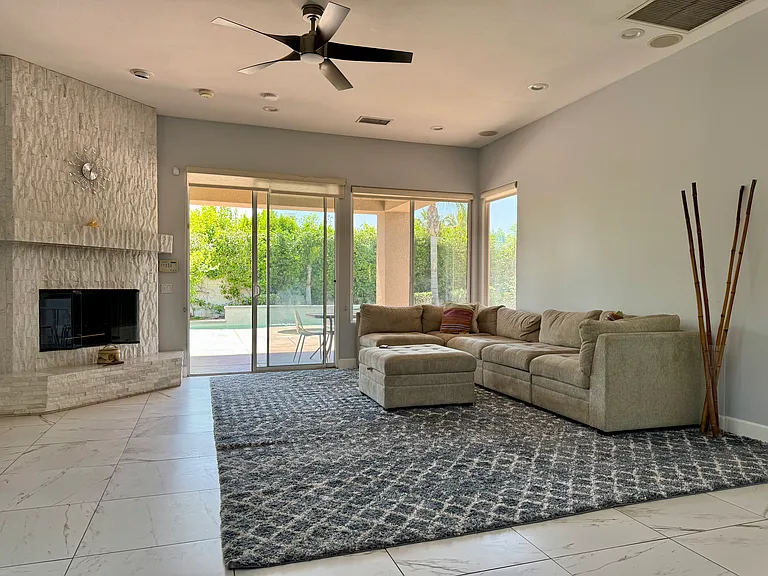 25 Buckingham Way — Photo 15