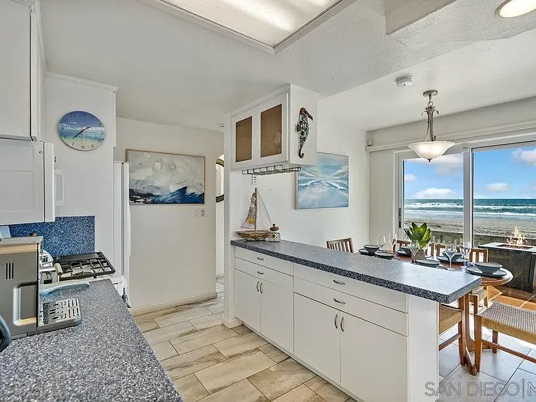 3911 Ocean Front Walk — Photo 5