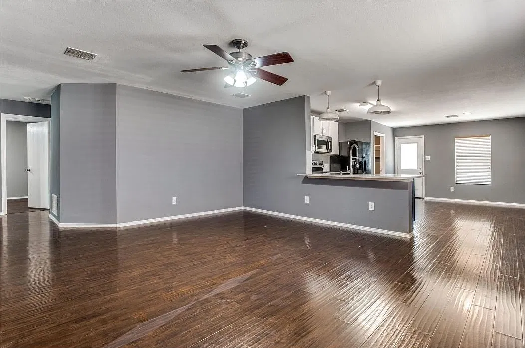 1201 Sage Dr — Photo 3