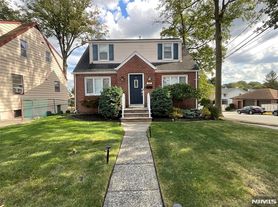 20 Summit Ave, Lyndhurst, NJ