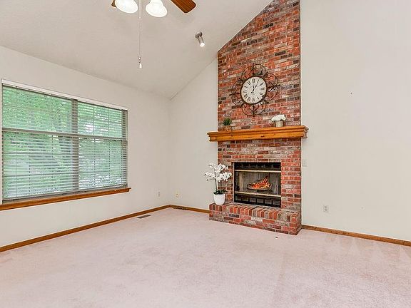 2nd image of 420 SE Topaz Dr