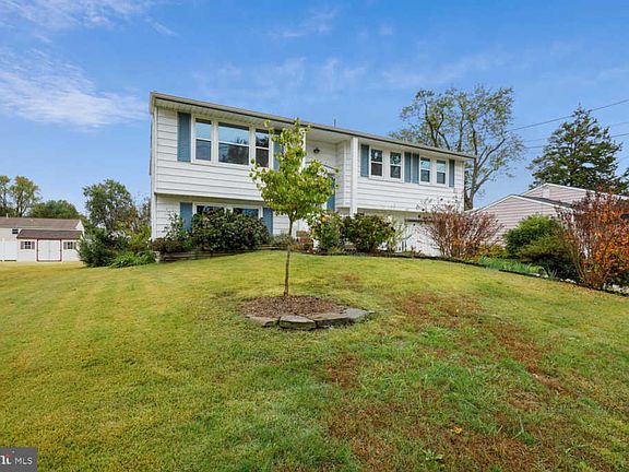 3rd image of 607 Ogden Dr
