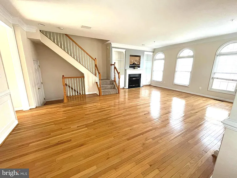 1601 Leeds Castle Dr — Photo 9