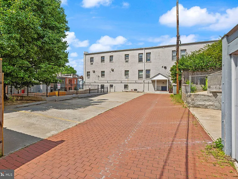 430 Irving St NW #102 — Photo 30