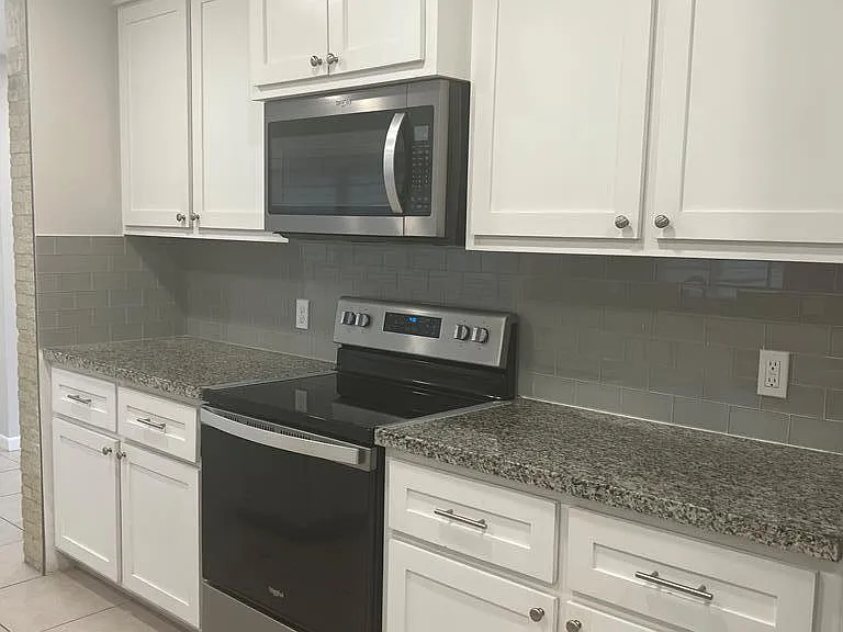 155 Robins Ln — Photo 10