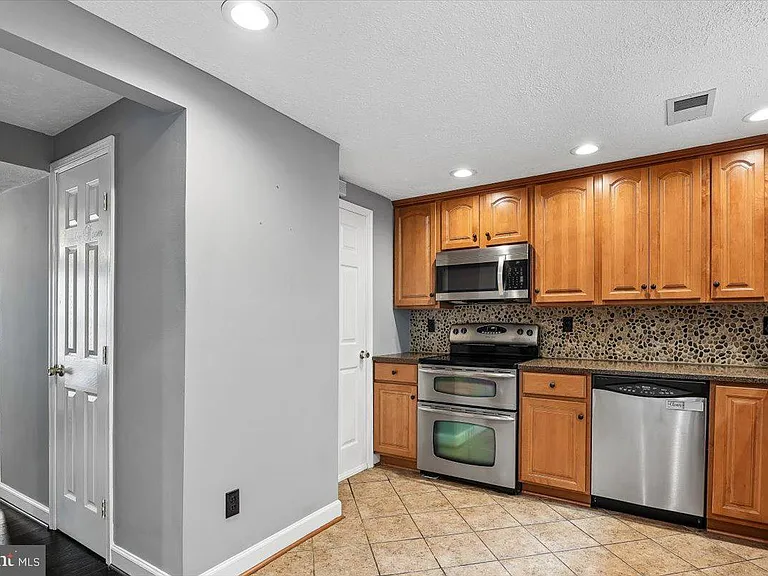 1594 Lodge Pole Ct — Photo 13