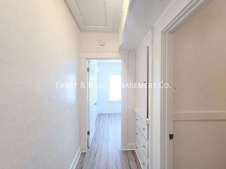 2068 Linden Ave — Photo 9
