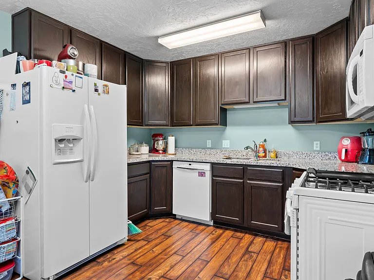 752 E 560 N #304 — Photo 2
