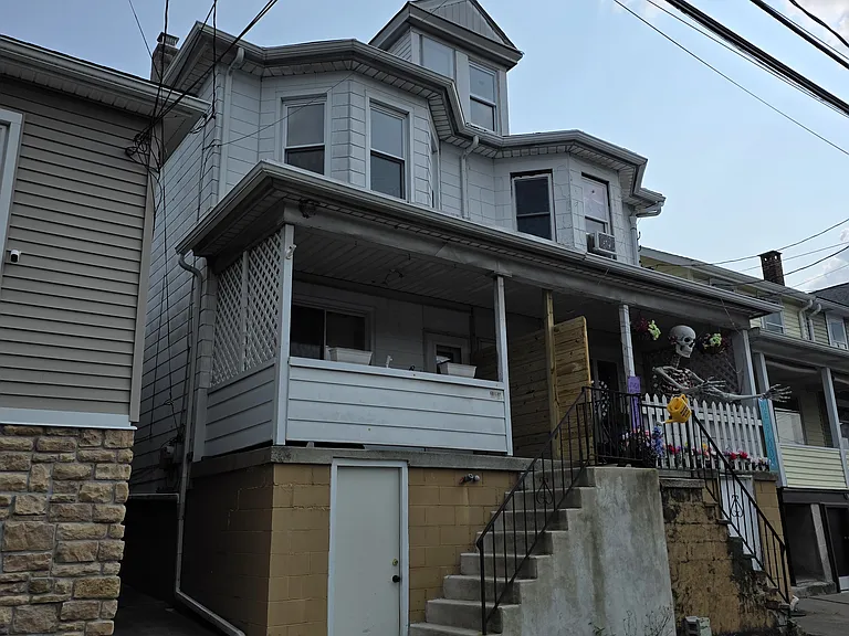 E Phillips St — Photo 1