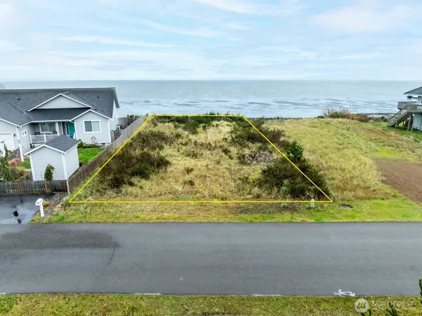 130 Sunrise Avenue SE, Ocean Shores, WA 98569