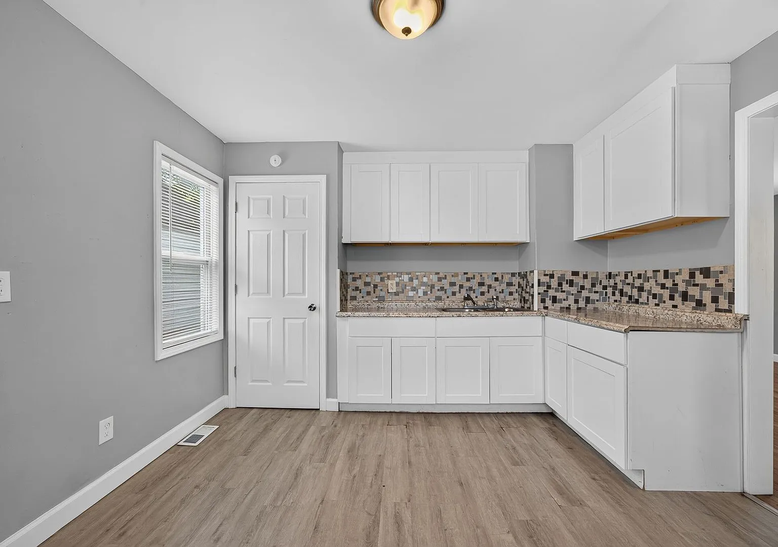 Open House- Friday, September 11th! 6:30pm-7pm! Lovely 3 Bed Bungalow With Modern Updates! — Photo 2