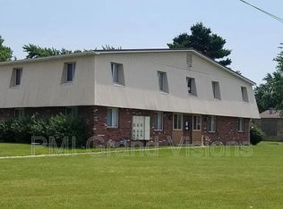 351 Southland Dr APT 7-7/10, Warrensburg, IL 62573