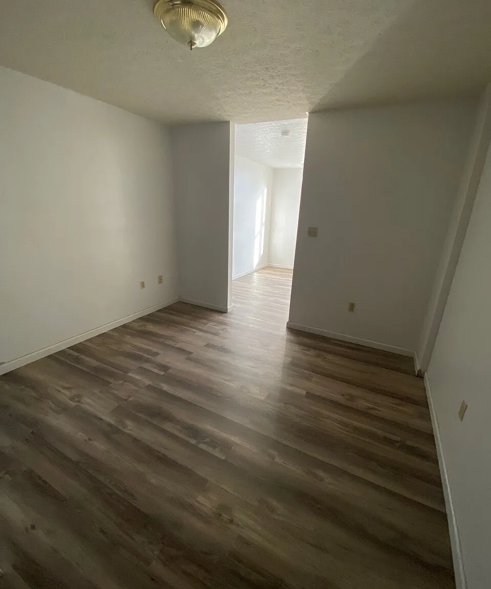 305 N Mercer St — Photo 3