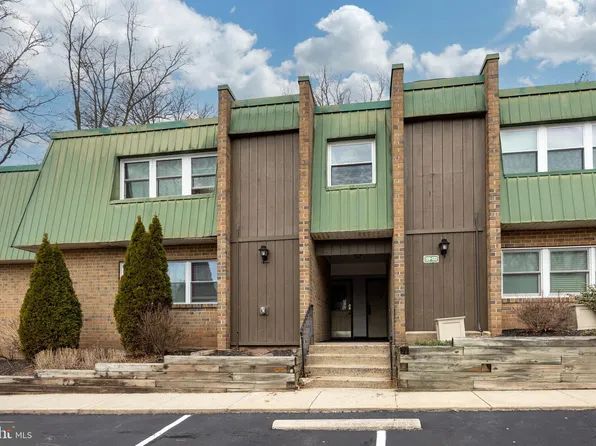 132 Meadowview Ln #132, Mont Clare, PA 19453