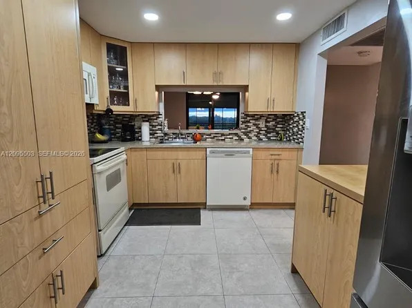 1000 Colony Point Cir APT 522, Pembroke Pines, FL 33026
