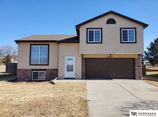 1005 Mesa Cir, Papillion, NE 68046