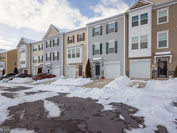 4th image of 47 Landis Ct