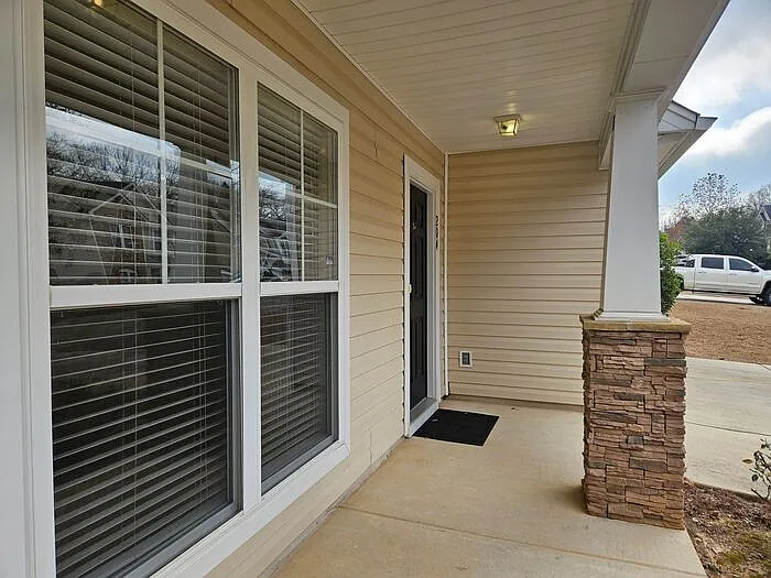 204 Hammock Dr — Photo 3