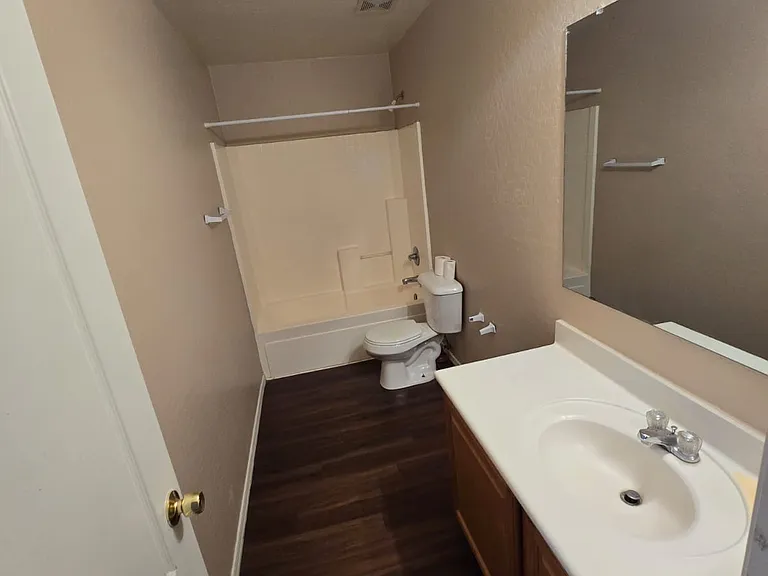 3205 W Pleasant Ln — Photo 11