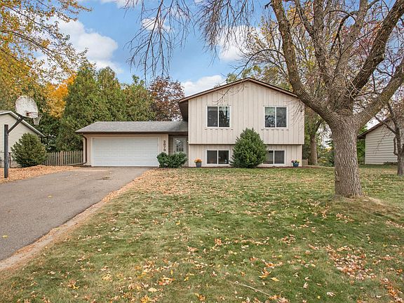 2nd image of 2879 Castleford Dr