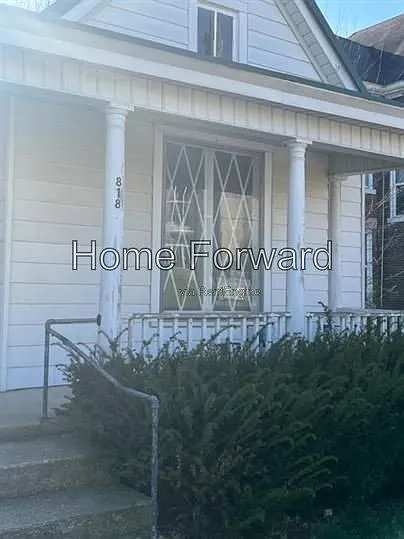 818 High St