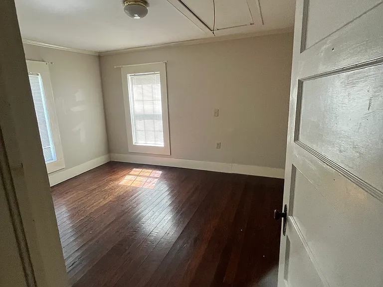 512 S Jackson St — Photo 5
