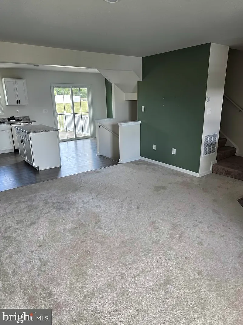 3 bed, 2.5 bath, 1240 sqft, $1,900 — Photo 3