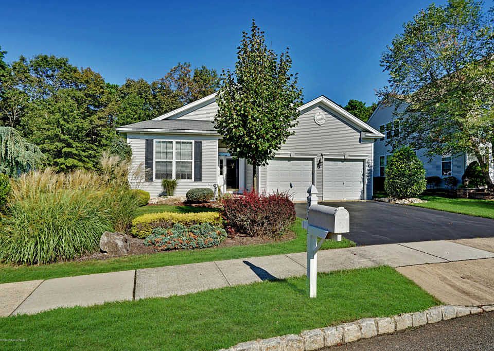 1st image of 32 Spencer Dr