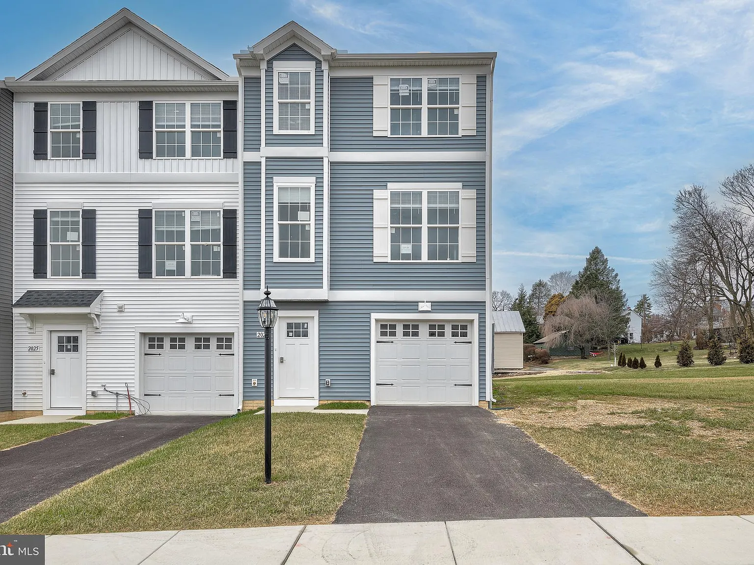 4 bed, 2.5 bath, 1730 sqft, $2,439 — Photo 1